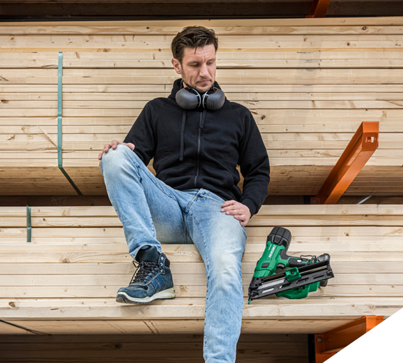Aart sitter på virke